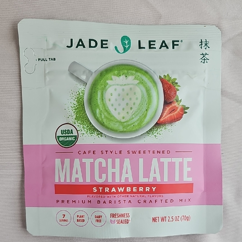 Jade Leaf Matcha Latte Strawberry Mix - 4 Packets.